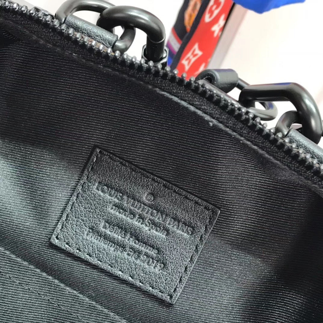 Bolsa Vertical Couro Padrão Monograma Geométrico Marrom