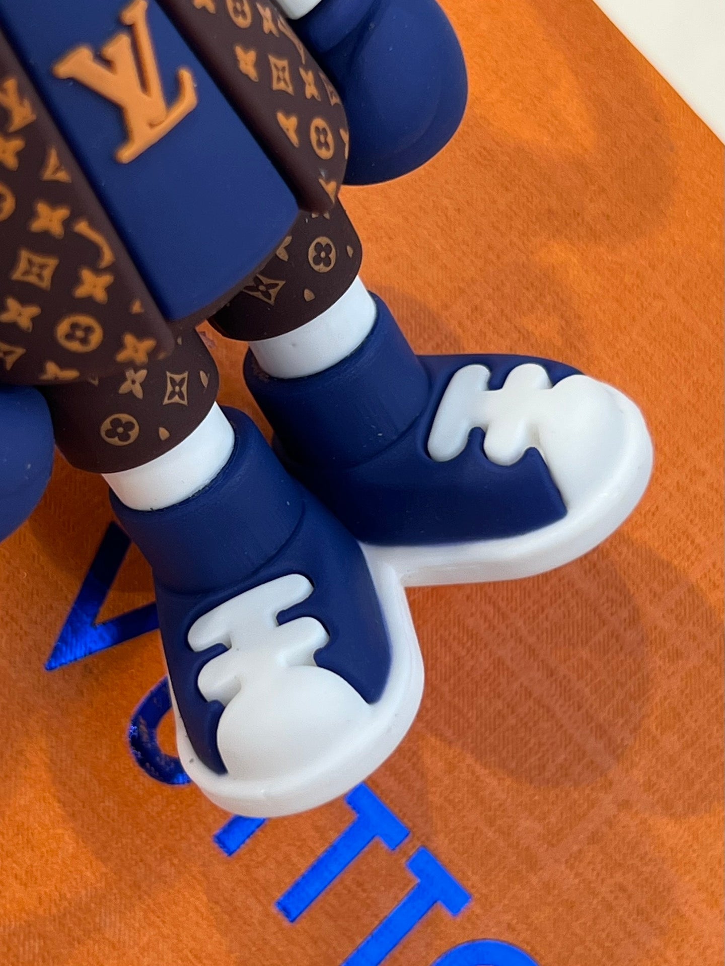 Chaveiro Pelúcia Coelho Branco com Pendente