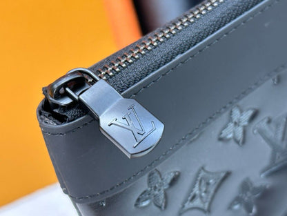 Bolsa Pequena Couro Preto Padrão Monograma Geométrico