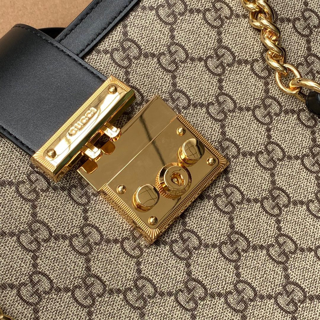 Bolsa Shoulder Couro Médio com Fechadura Frontal
