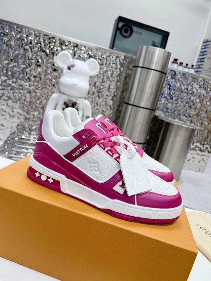 Tênis Couro Rosa e Branco Detalhes Geométricos