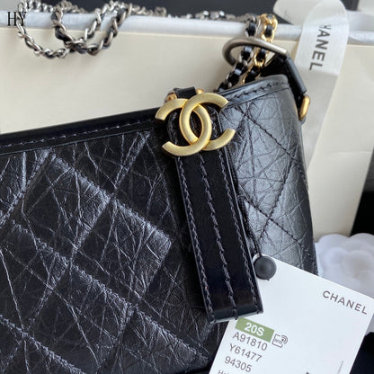 Bolsa Hobo Couro Preto Pequena com Alça Corrente