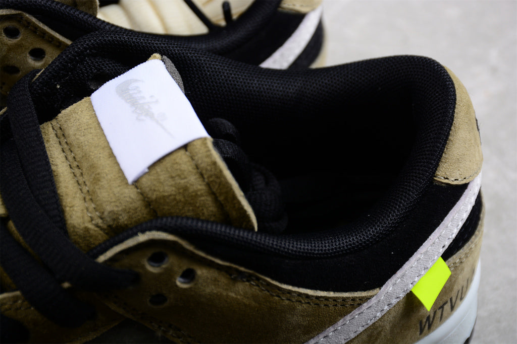 Tênis Cano Baixo Couro Colorido Detalhe Swoosh