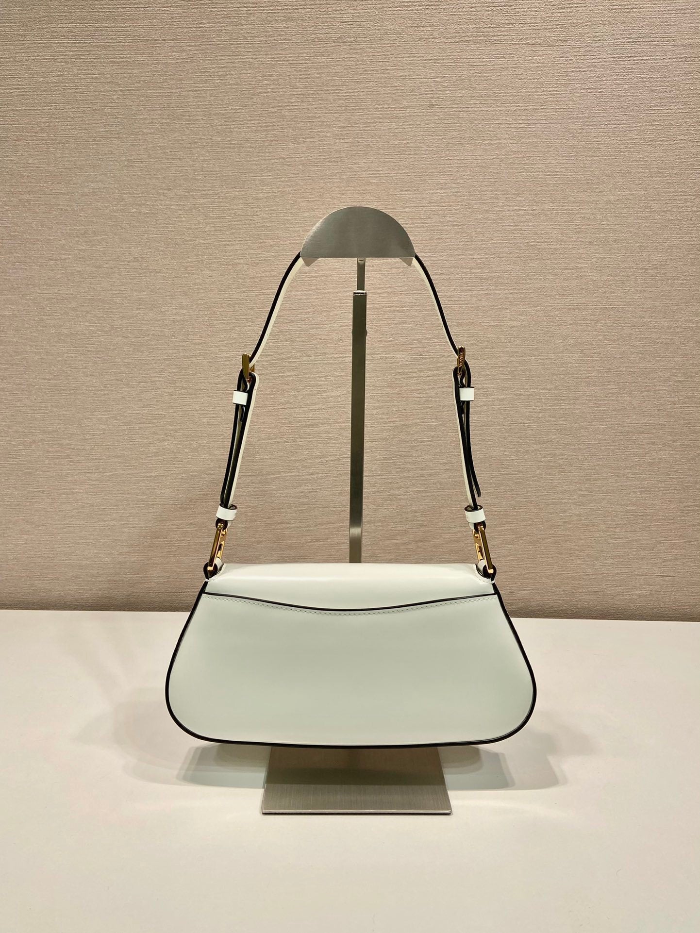 Bolsa Shoulder Couro Estruturada Preta
