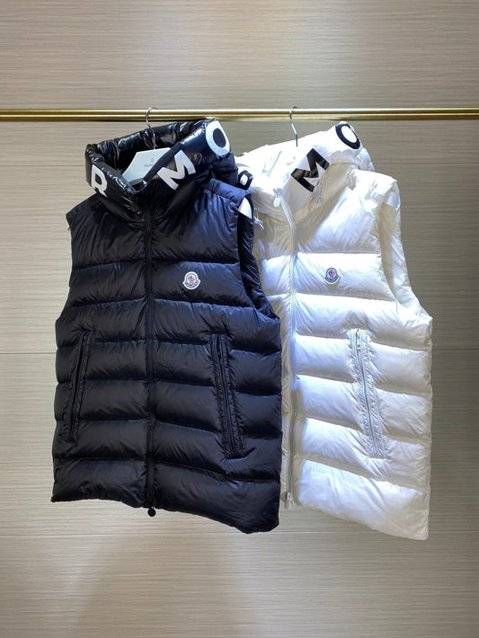 Colete Acolchoado Branco com Detalhes Pretos