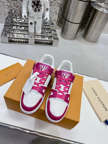 Tênis Couro Rosa e Branco Detalhes Geométricos