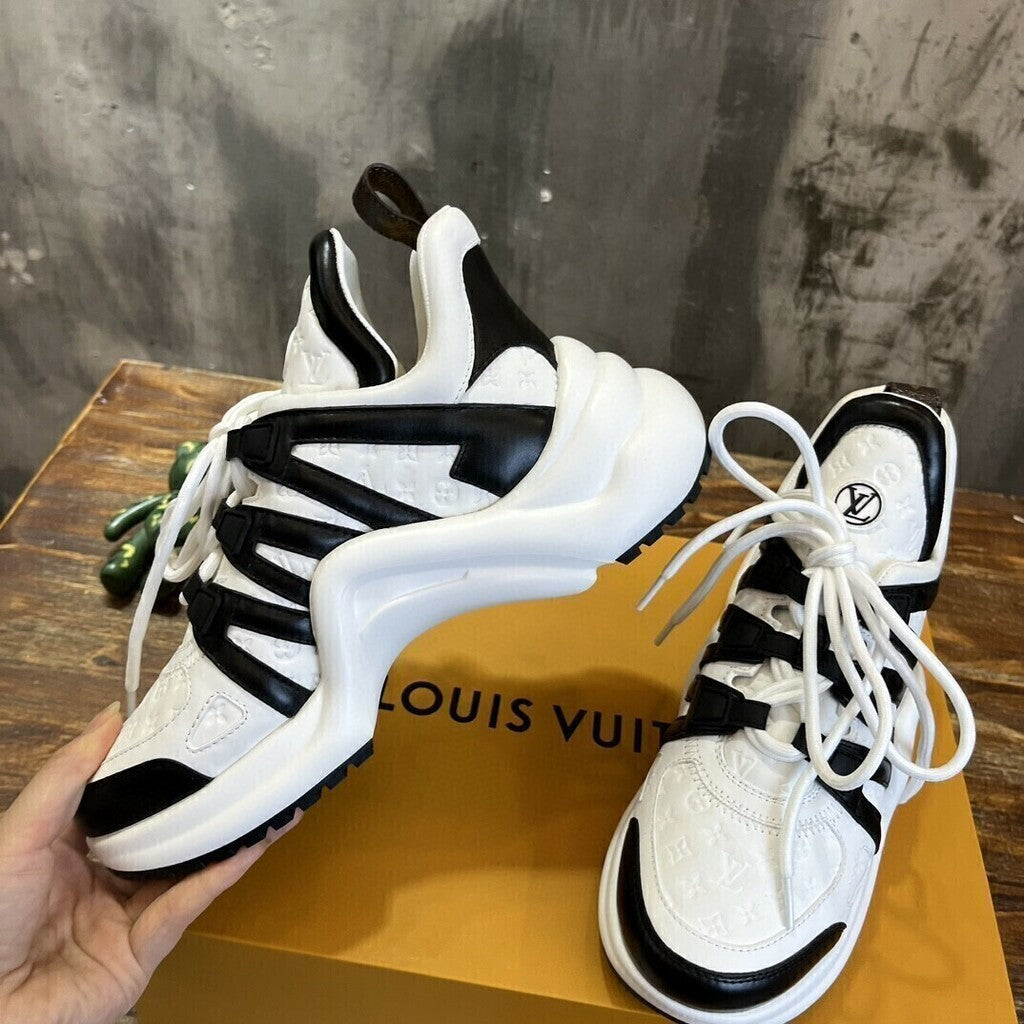 Tênis Casual Couro Branco Preto Padrão Monograma Geométrico