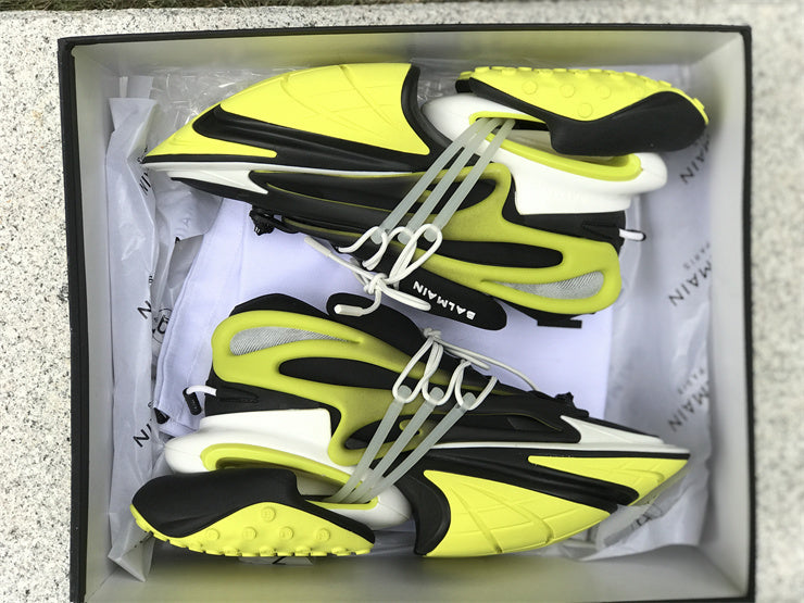Tênis Couro Cano Baixo Preto com Detalhe Amarelo