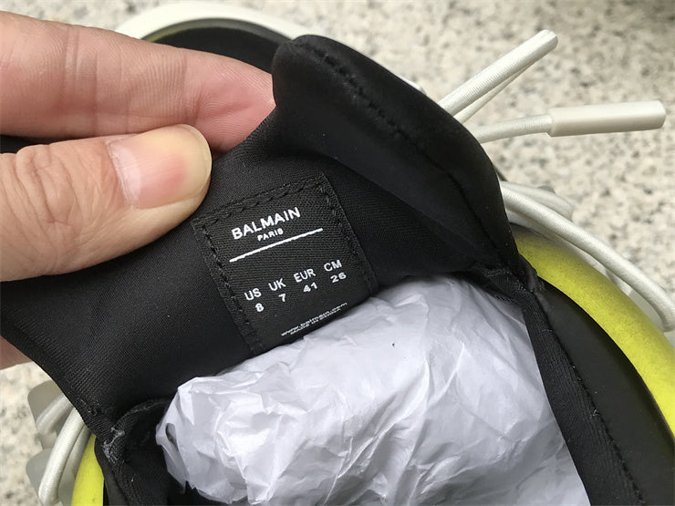 Tênis Couro Cano Baixo Preto com Detalhe Amarelo
