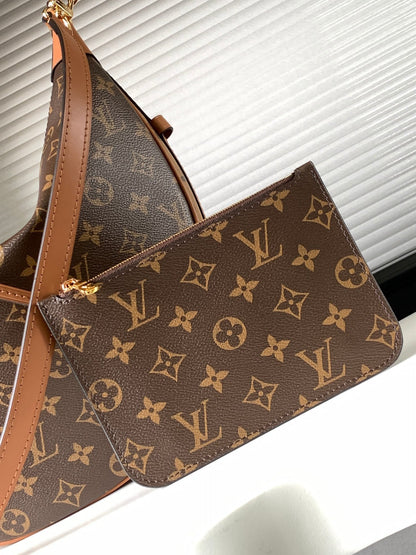 Bolsa Hobo Couro Padrão Monograma Geométrico Marrom