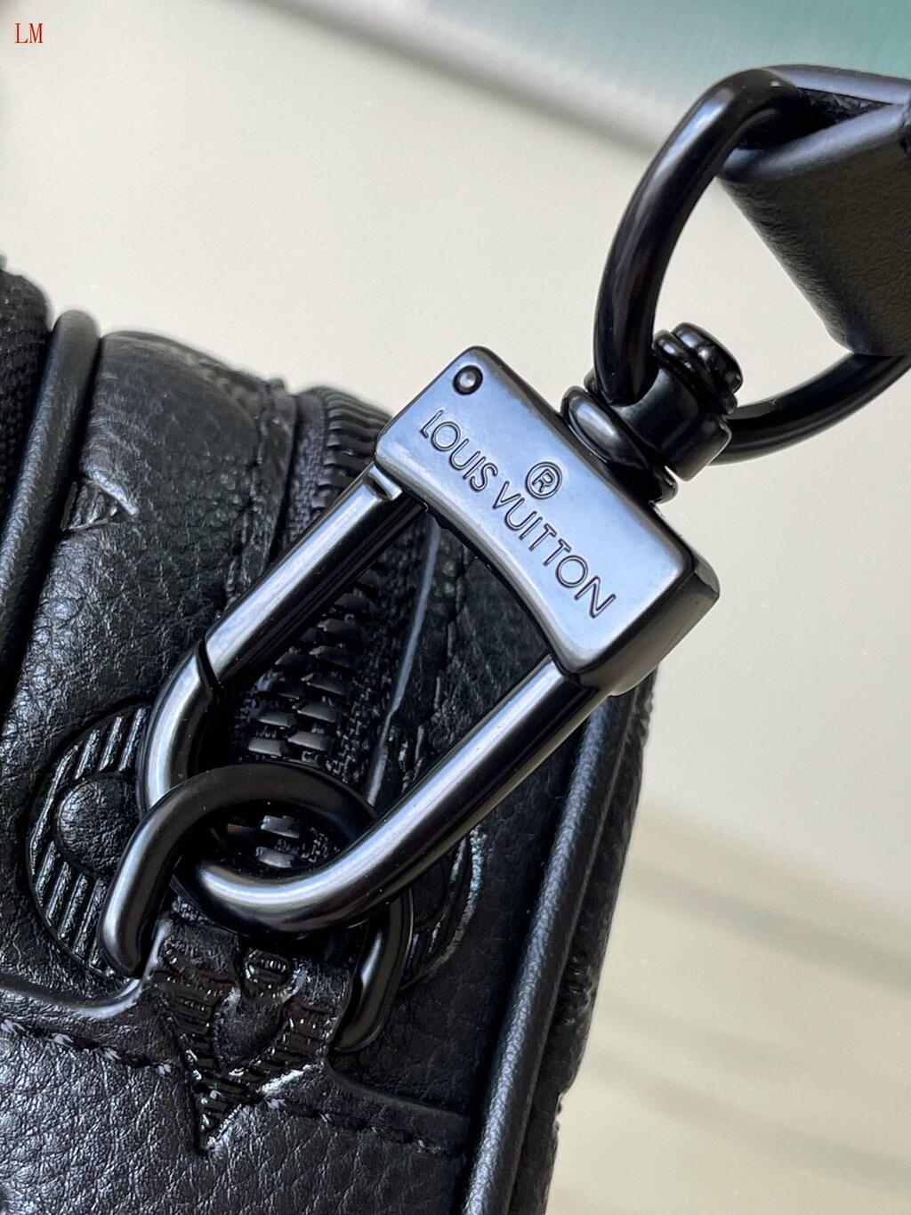 Bolsa Couro Padrão Monograma Geométrico