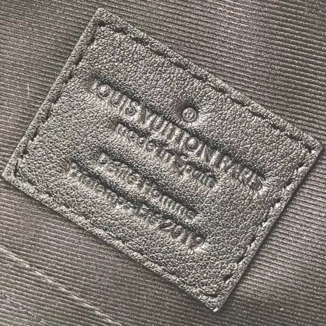 Bolsa Satchel Couro Padrão Monograma Geométrico Preto Vertical