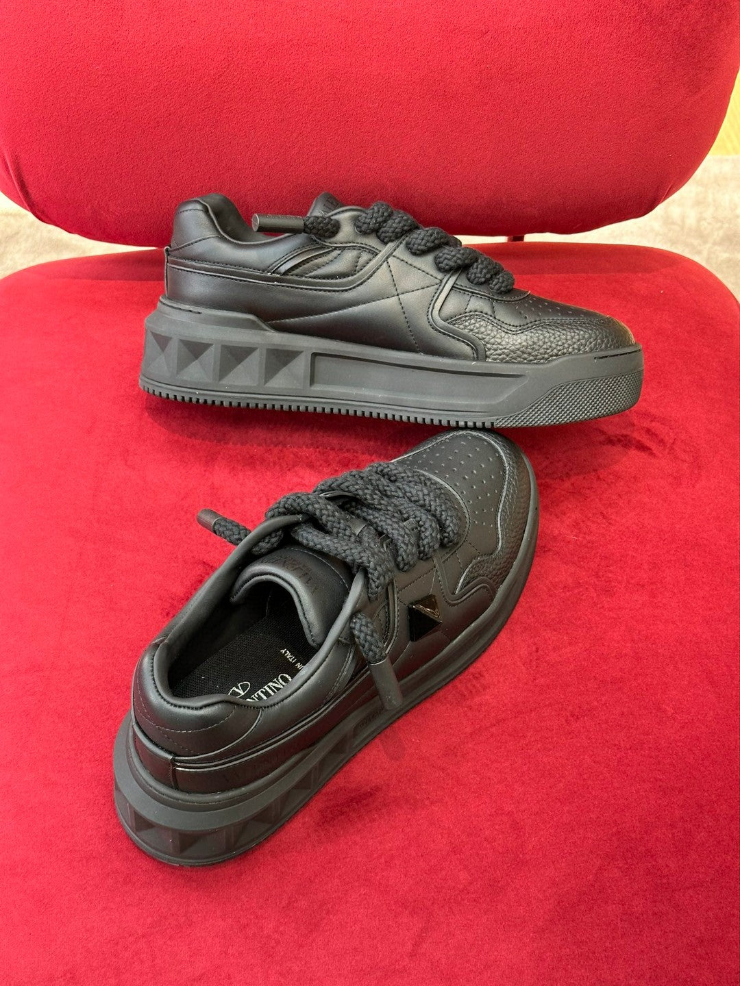Tênis Couro Preto Solado Triplo Minimal