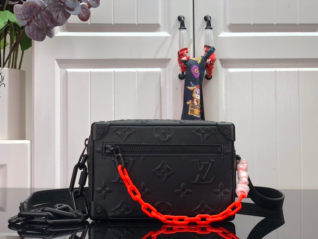 Bolsa Pequena Couro Preto Padrão Monograma Geométrico Mini