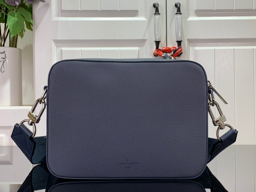 Bolsa Mensageiro Nylon Azul Marinho Detalhe Lateral