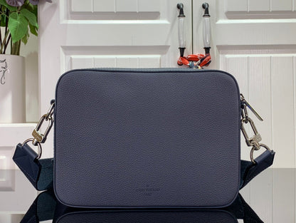 Bolsa Mensageiro Nylon Azul Marinho Detalhe Lateral