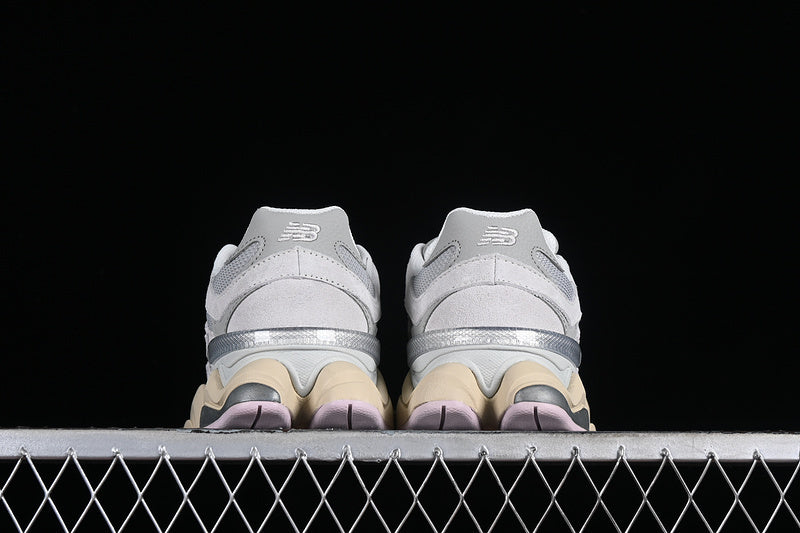 Tênis Runner Cinza com Detalhe Lilás