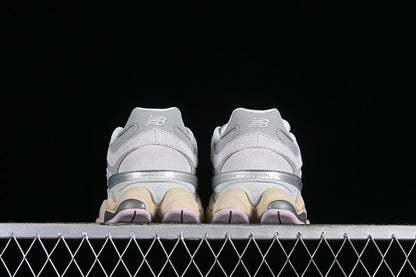 Tênis Runner Cinza com Detalhe Lilás