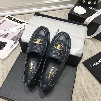 Mocassim Couro Preto Detalhe Corrente Frontal