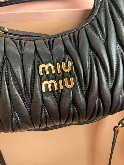 Bolsa Hobo Mini Cetim Acolchoado Preto