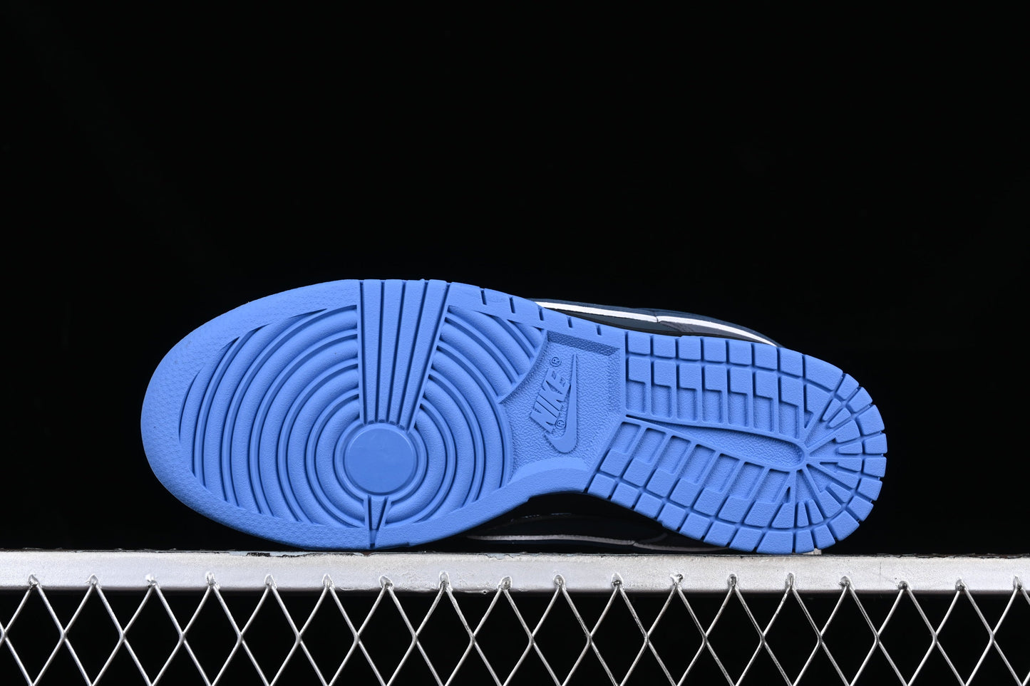 Tênis Cano Baixo Couro Azul Marinho Detalhes Vermelhos