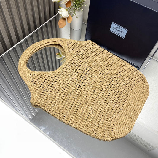 Formato da Bolsa Tote Prada em crochê natural