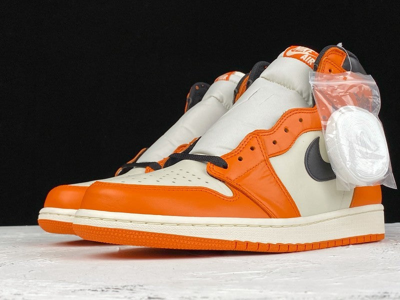 Tênis Cano Alto Basquete Couro Branco Laranja Preto