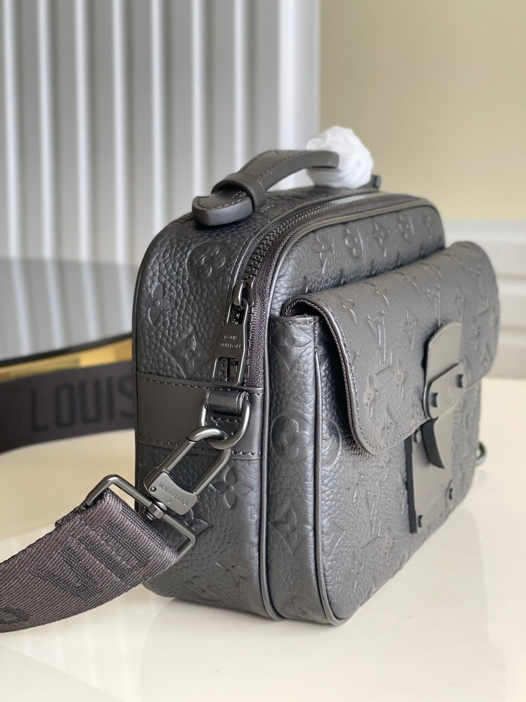Bolsa Couro Preto Padrão Monograma Geométrico