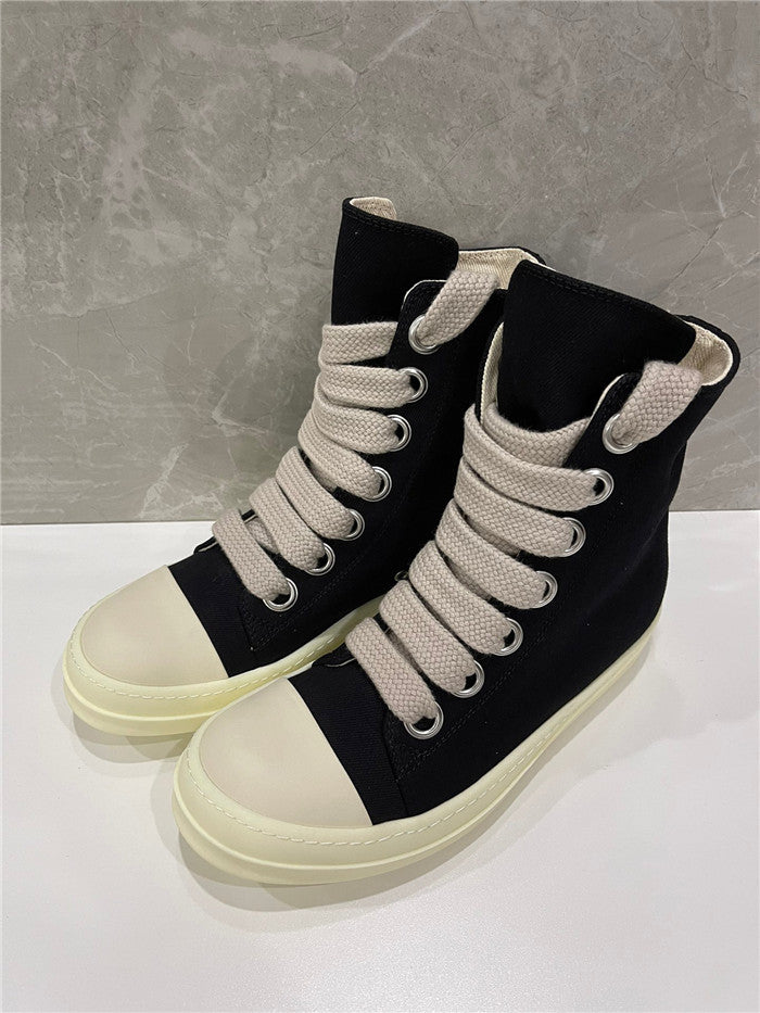 Tênis Cano Alto Nylon Acolchoado Preto com Detalhe Branco