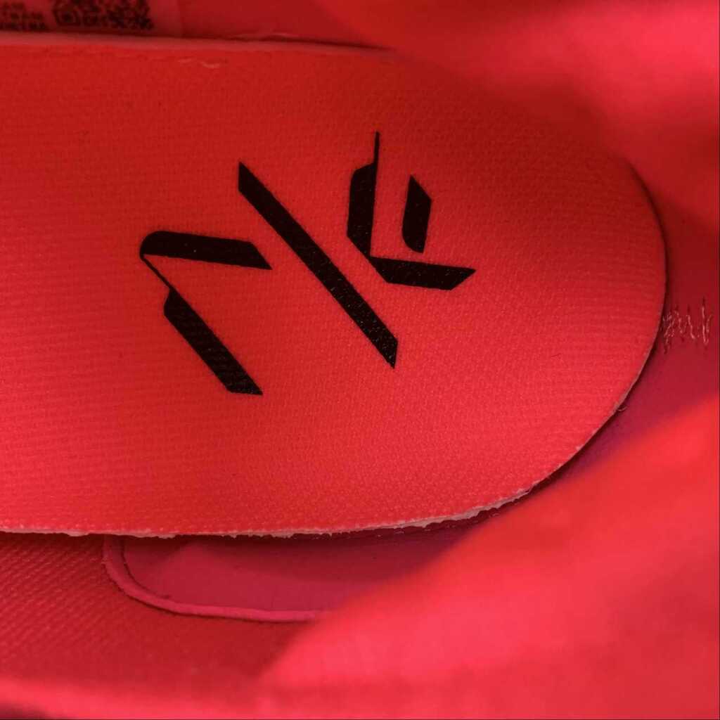 Tênis Runner Malha Cinza Detalhes Coloridos Amortecimento