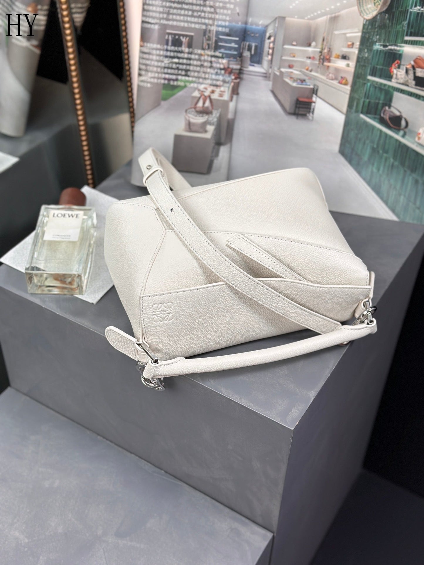 Bolsa Estruturada Couro Branco Patchwork Geométrico