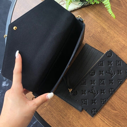 Bolsa Pequena Couro Padrão Monograma Embossado Preto