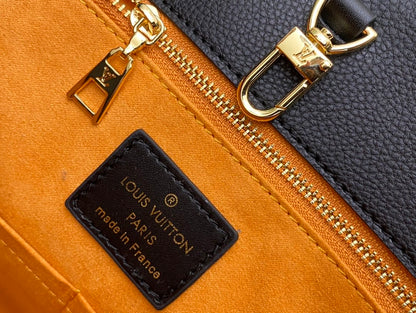 Bolsa Tote Couro Padrão Monograma Geométrico Marrom Tamanho Médio