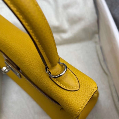 Bolsa Satchel Couro Estruturada com Fecho Frontal