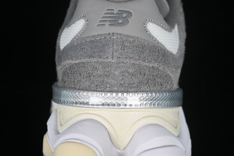 Tênis Runner Cinza e Branco Solado Espesso