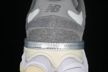 Tênis Runner Cinza e Branco Solado Espesso