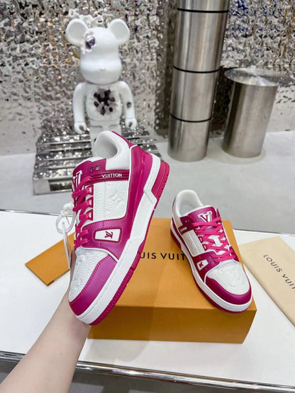 Tênis Couro Rosa e Branco Detalhes Geométricos