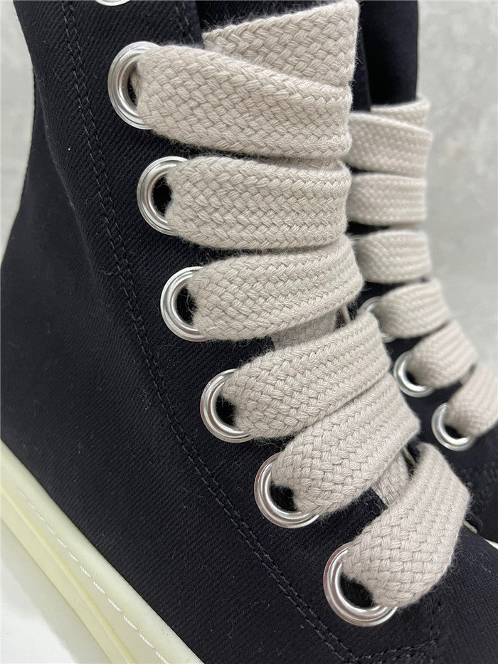 Tênis Cano Alto Nylon Acolchoado Preto com Detalhe Branco