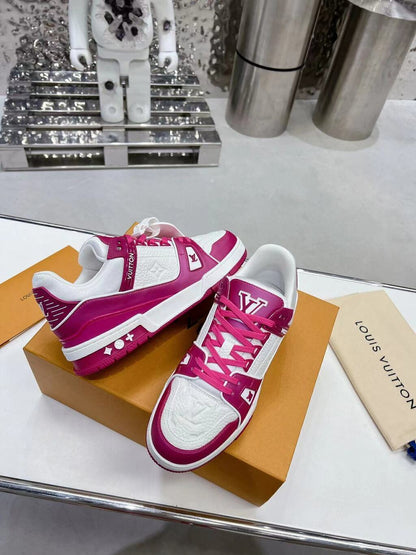 Tênis Couro Rosa e Branco Detalhes Geométricos