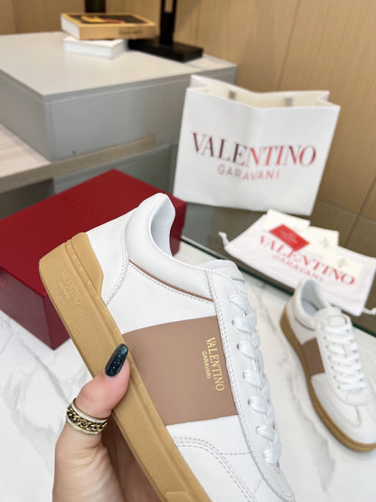 Tênis Couro Cano Baixo Branco com Detalhe Lateral