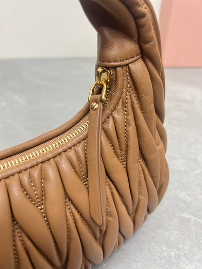 Bolsa Hobo Couro Nappa Acolchoado Mini
