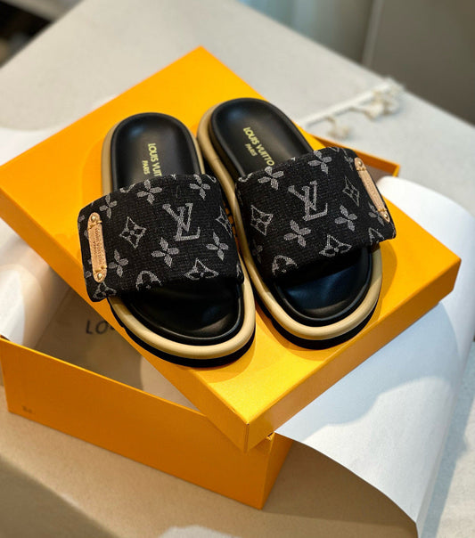 Chinelo Flatform Pillow Preto