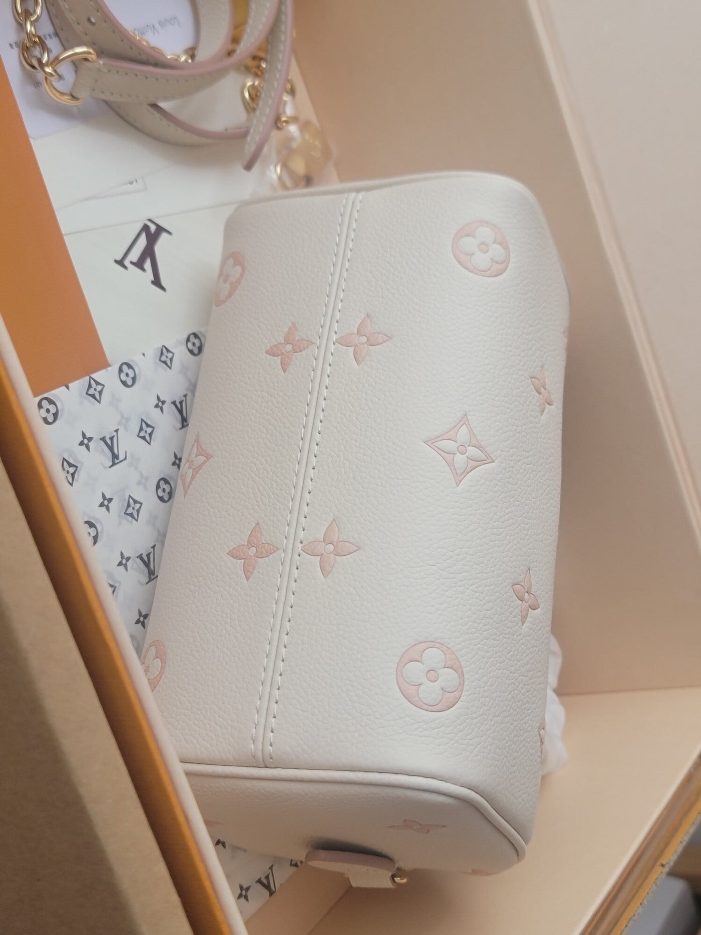 Bolsa Satchel Couro Monograma Caramelo com Alça Removível