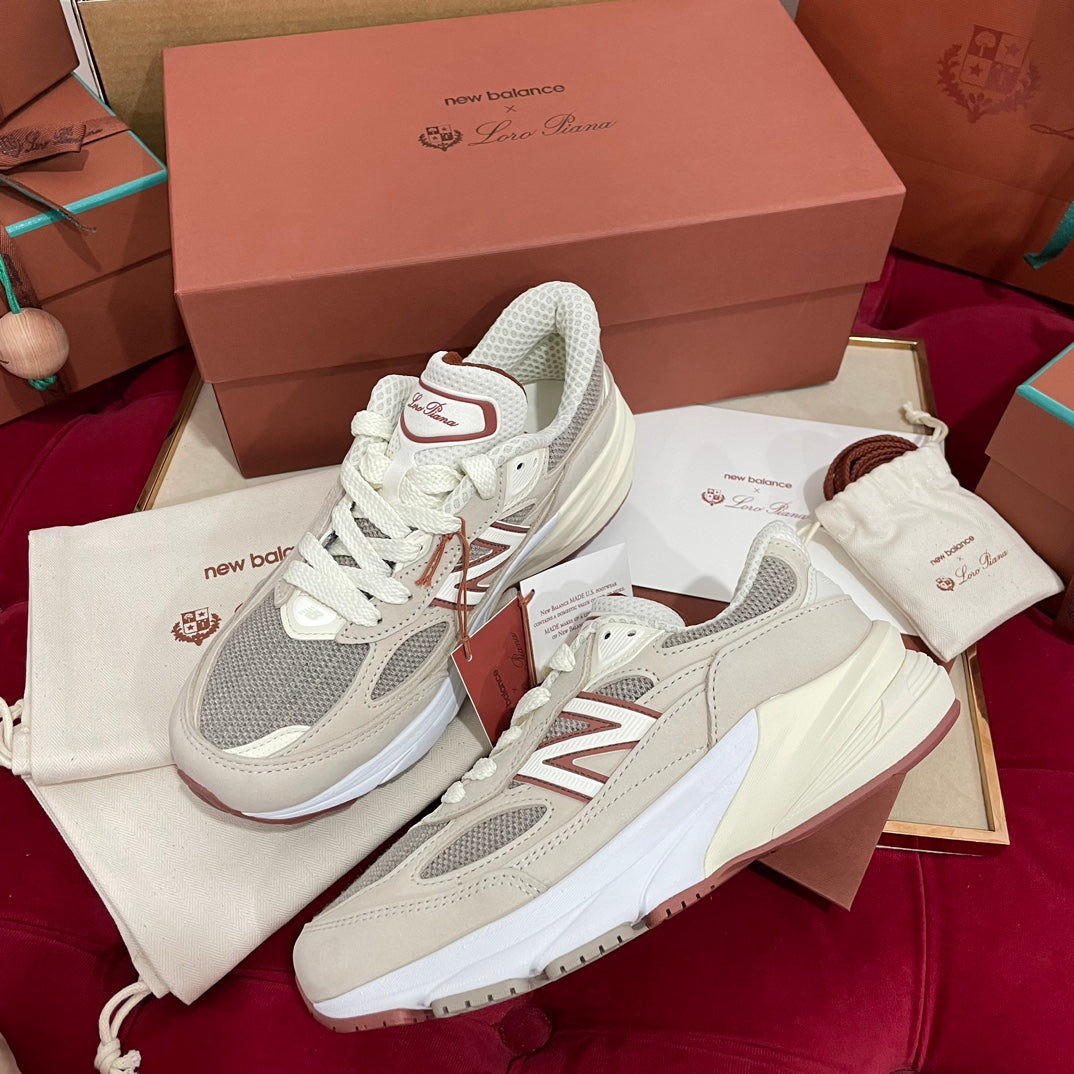 Tênis Runner Malha e Lã Creme Detalhes Laterais