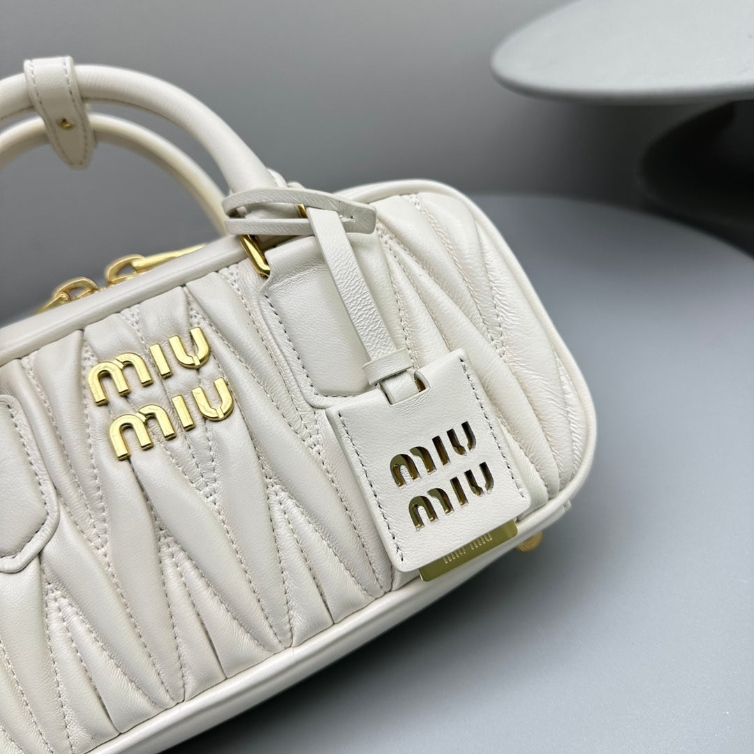 Bolsa Satchel Couro Nappa Acolchoada Bege