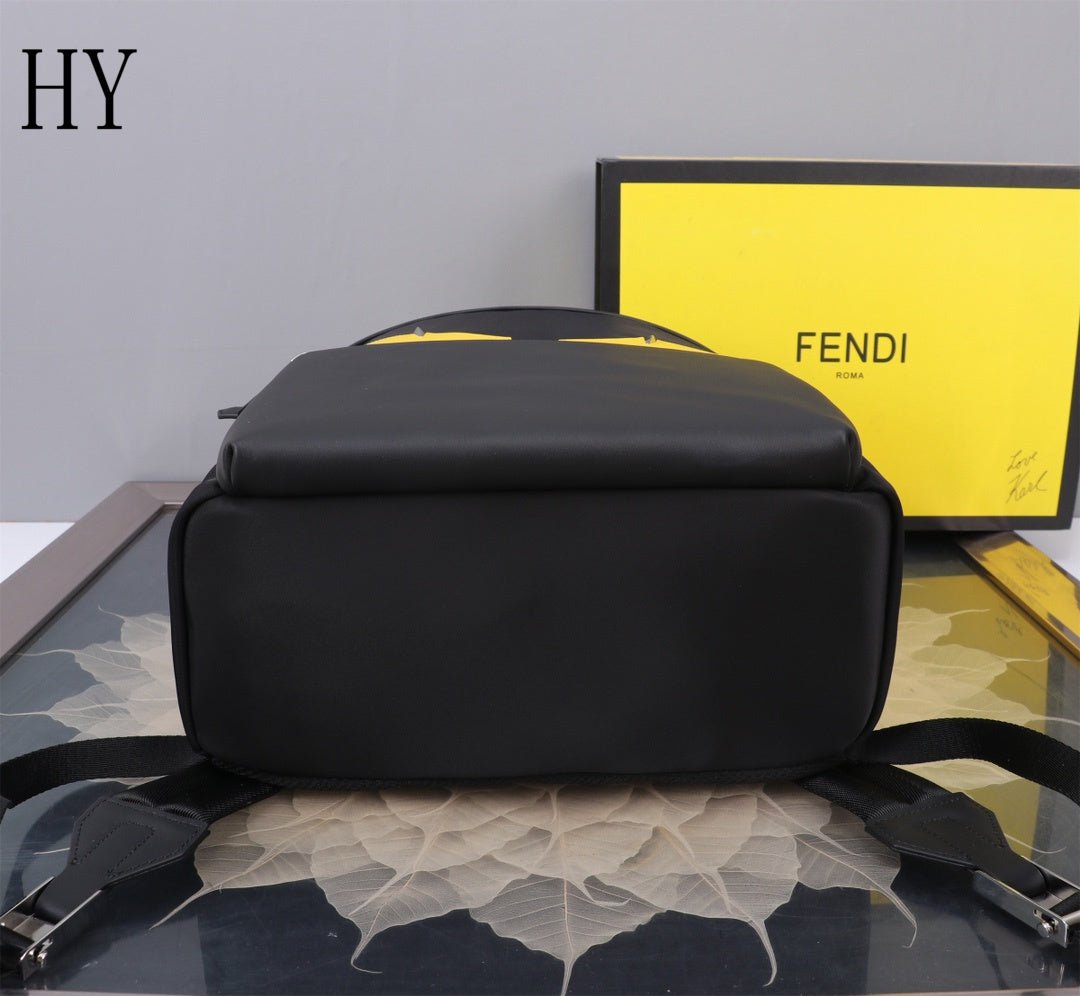 Mochila Nylon Preta Com Aplicações de Rosto