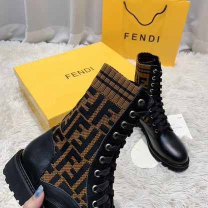 Bota Couro Preto Cano Médio Estruturada