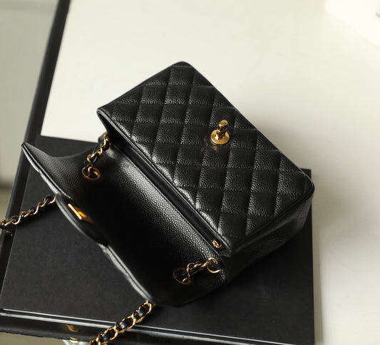 Chanel Classic Flap preta tamanho Mini, vista aberta
