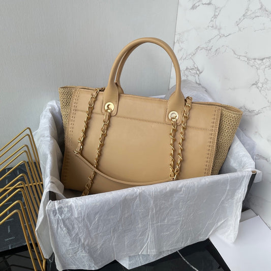 Chanel Deauville Tote média bege, vista frontal alternativa