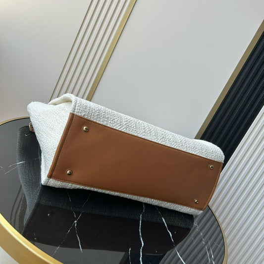Chanel Deauville Shopping Bag caramelo base